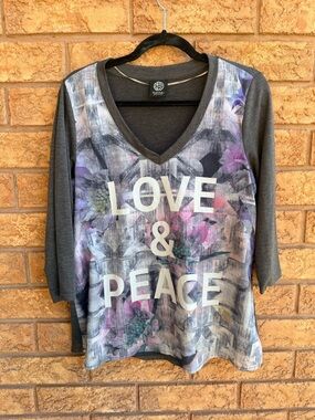 4/$25 • Bobeau Floral “Love & Peace” Quarter Sleeve V-Neck Top